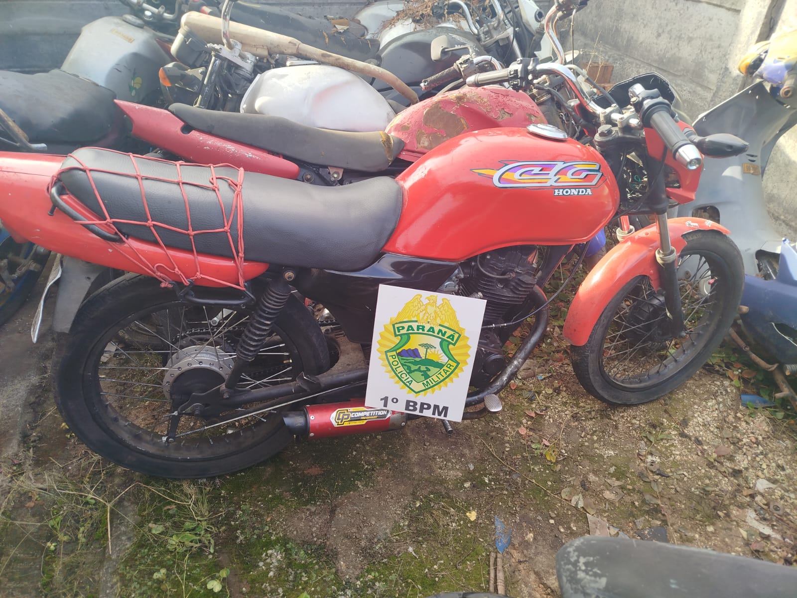 VÍDEO: Motocicleta com escapamento adulterado é apreendida pela PM após perturbação do sossego em Carambeí