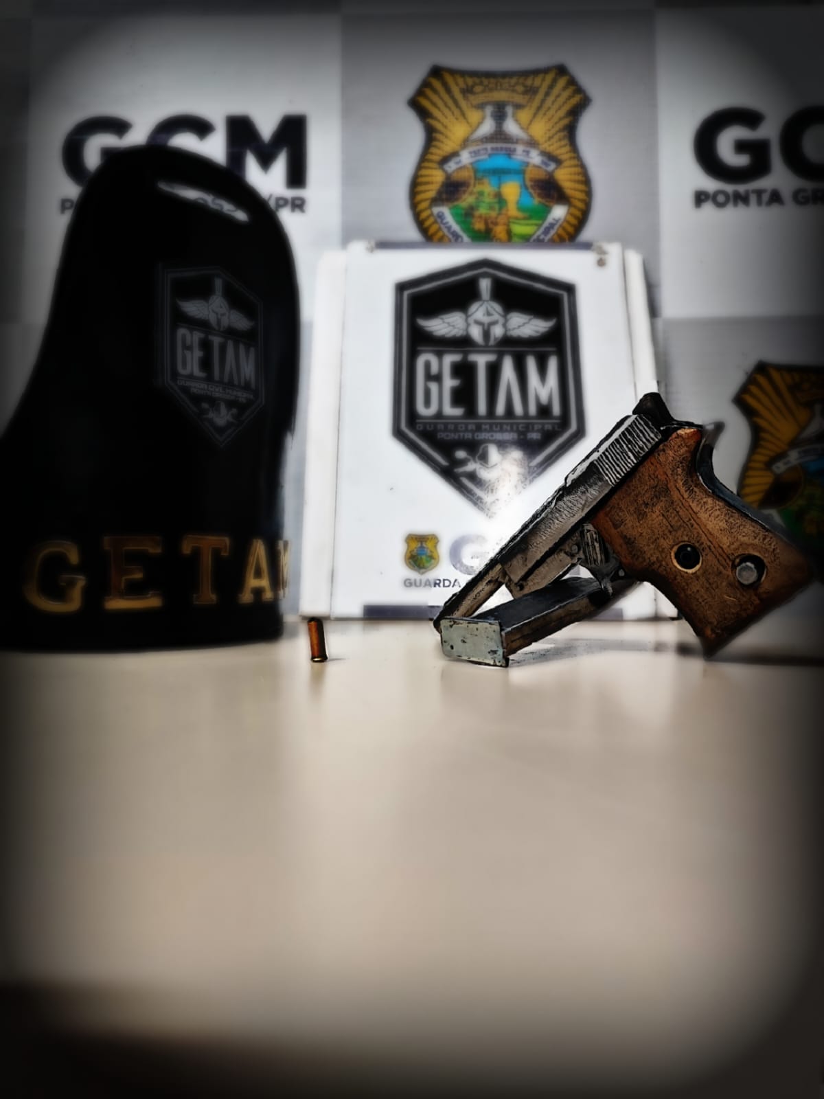 Homem com histórico criminal extenso é preso portando arma de fogo no bairro Oficinas, em Ponta Grossa