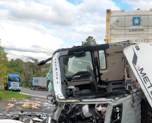 Grave acidente na BR-277 em Palmeira deixa um morto e motorista em estado crítico