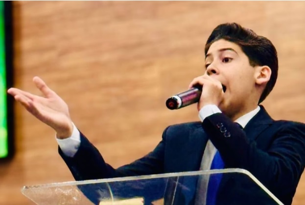 Pastor mirim de 15 anos é expulso de congresso evangélico em SC