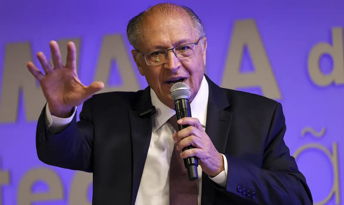 Vice-presidente Alckmin é internado após sentir enjoo e dores abdominais