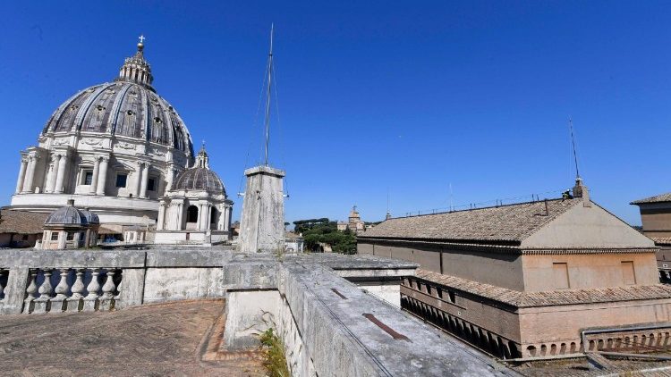 Cardeais iniciam conclave para escolher novo papa após morte de Francisco