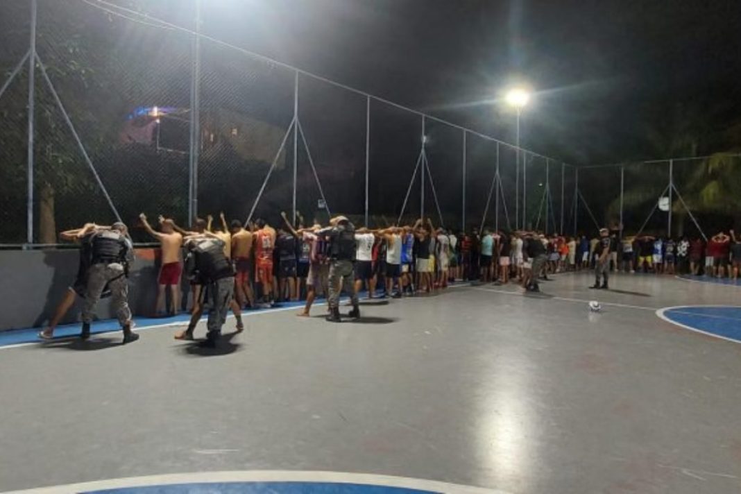 PM interrompe torneio de futsal que premiava vencedores com maconha