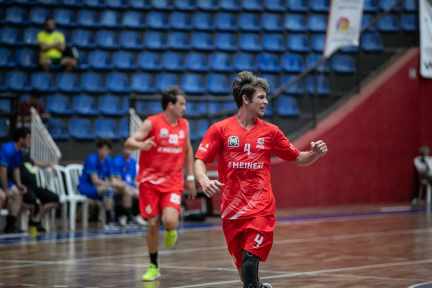 Castrense Lucas Rugiski vai disputar a elite do handebol nacional
