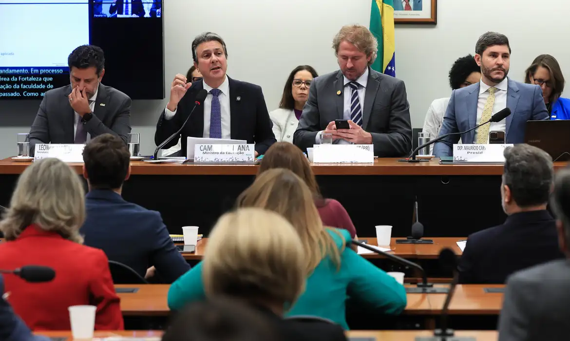 Novas regras para EAD protegem população e garantem qualidade, diz Ministro da Educação
