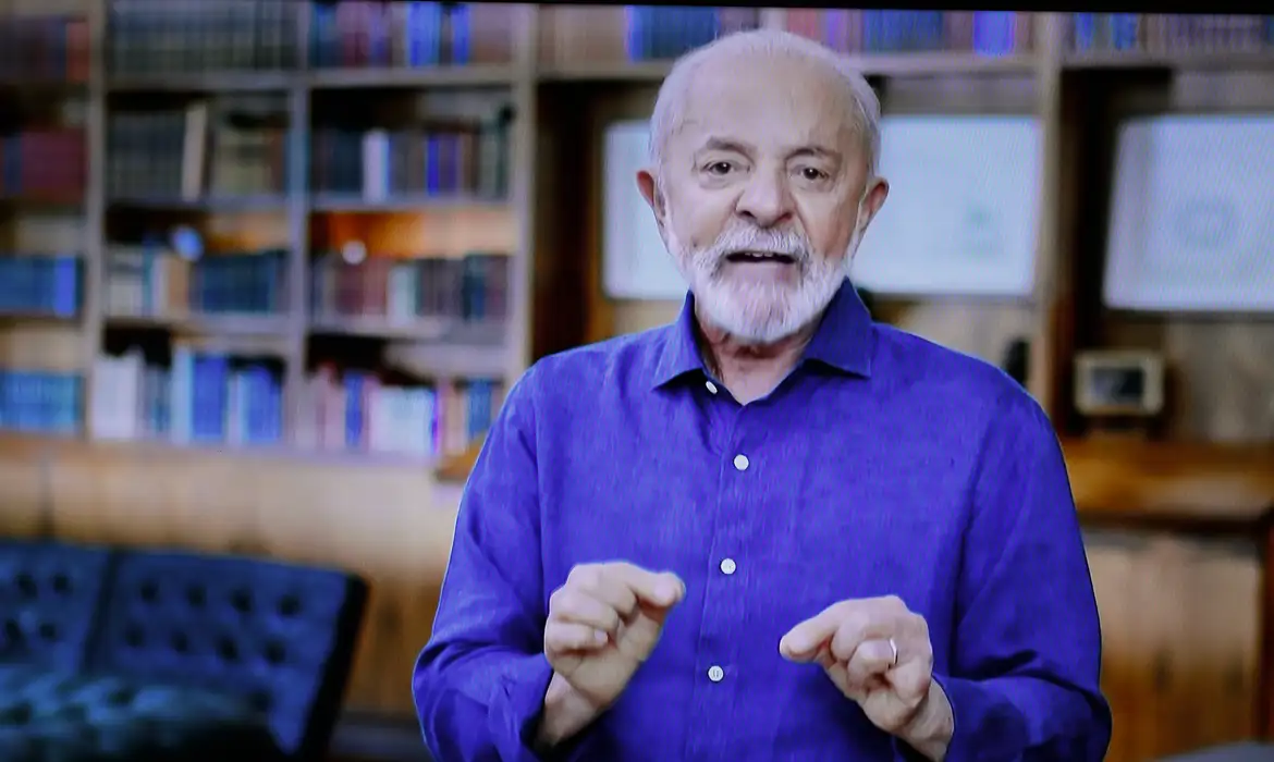Lula defende debate sobre fim da escala 6×1 e aborda fraude no INSS
