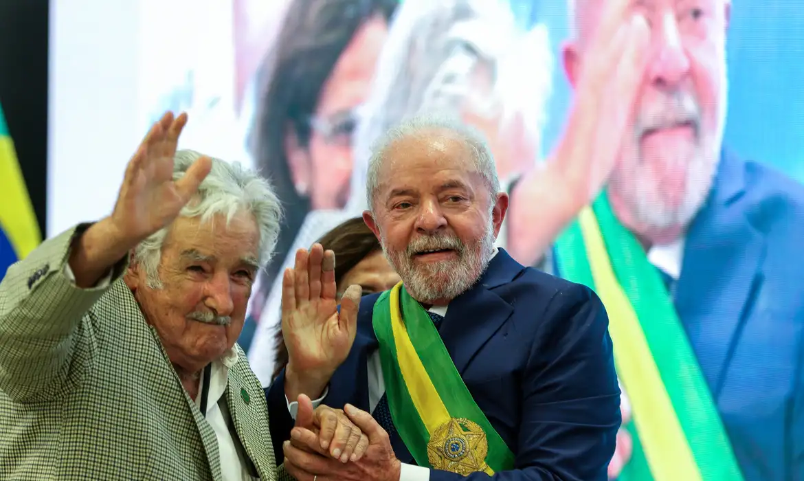 Morte de Mujica muda agenda de Lula e pode adiar visita a Ortigueira