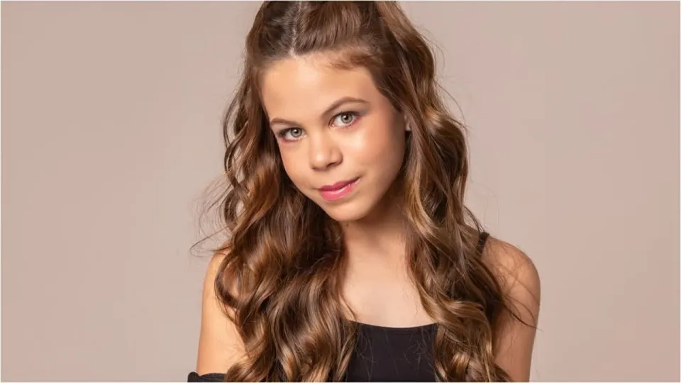 Atriz mirim de “A Infância de Romeu e Julieta” está internada em estado grave após paradas cardíacas e diagnóstico de tumor no cérebro