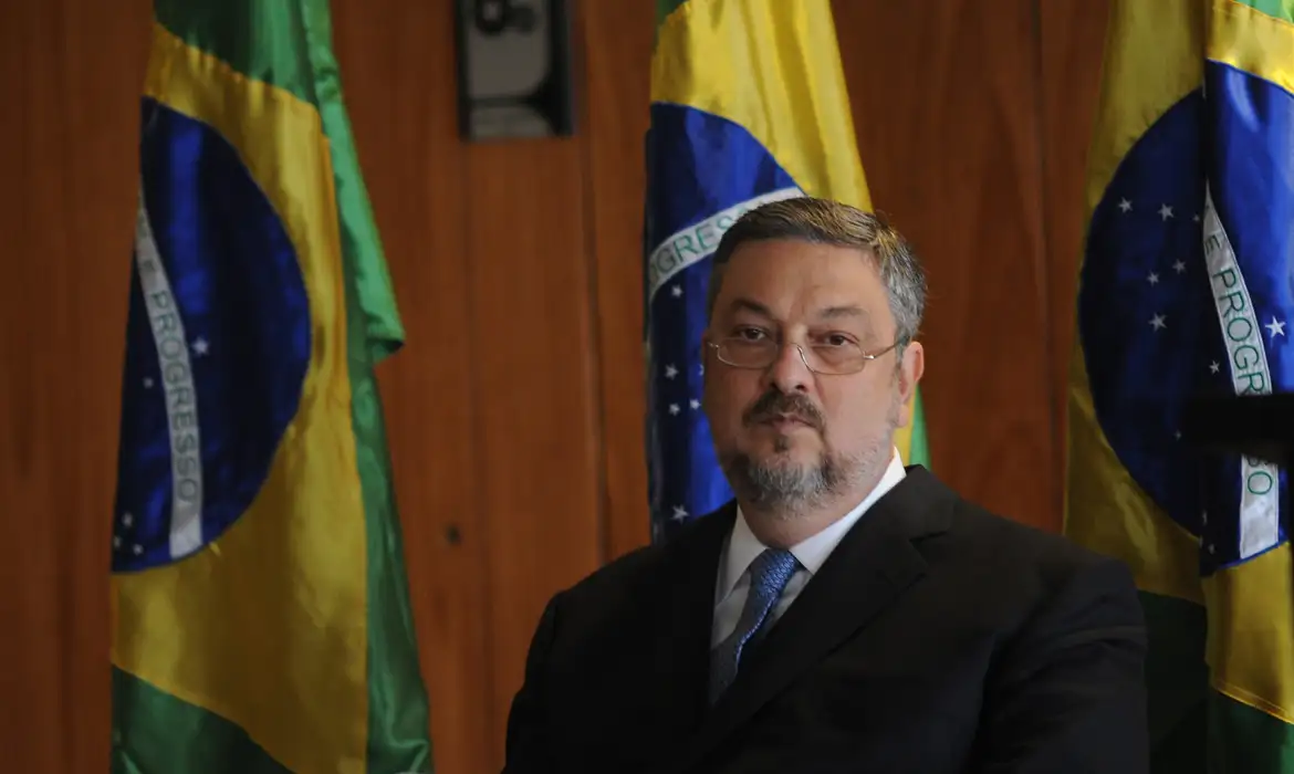 STF autoriza devolução de R$ 17 milhões bloqueados em nome de Palocci à esposa
