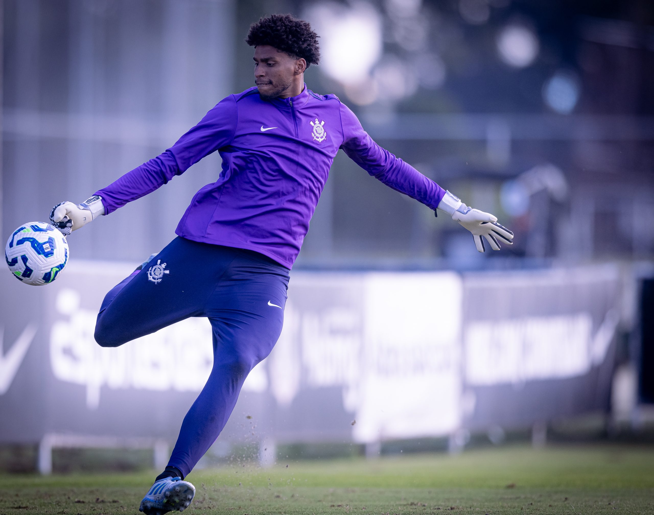 Com volta de jogadores que serviram seleções, Corinthians encara hoje o Grêmio em Porto Alegre