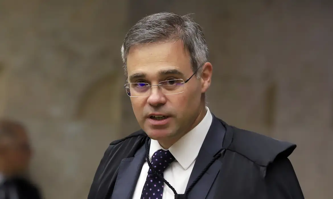 Mendonça retoma voto sobre responsabilização das redes sociais