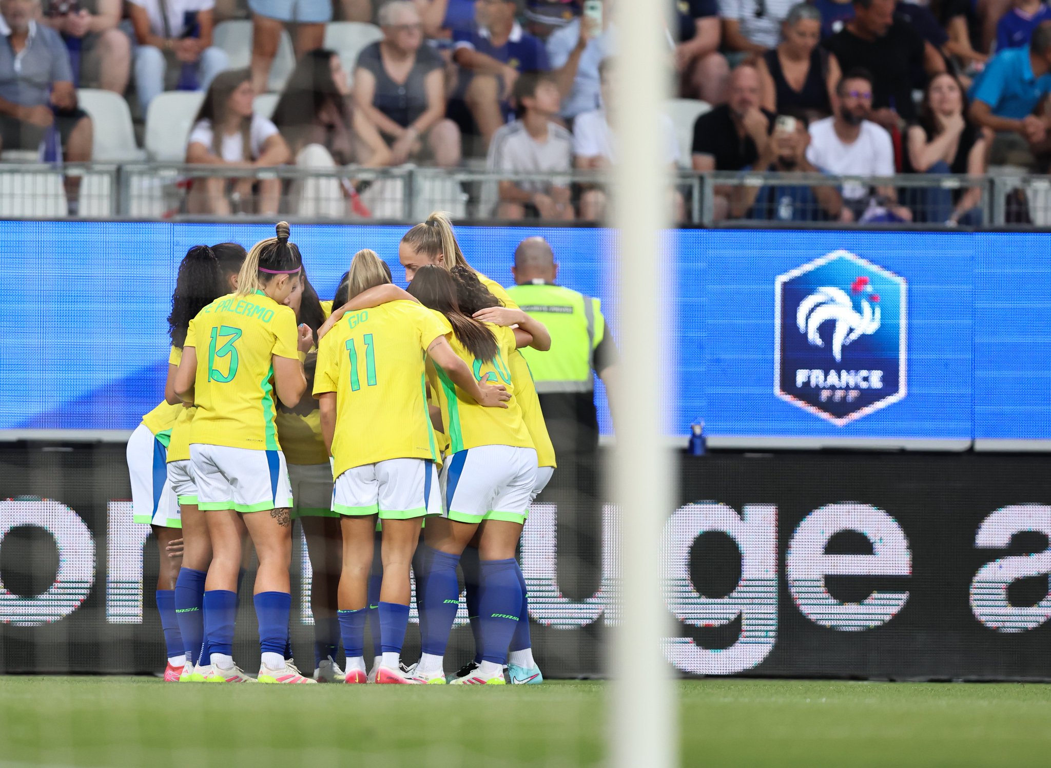 Seleção feminina é derrotada pela França em último teste antes da Copa América