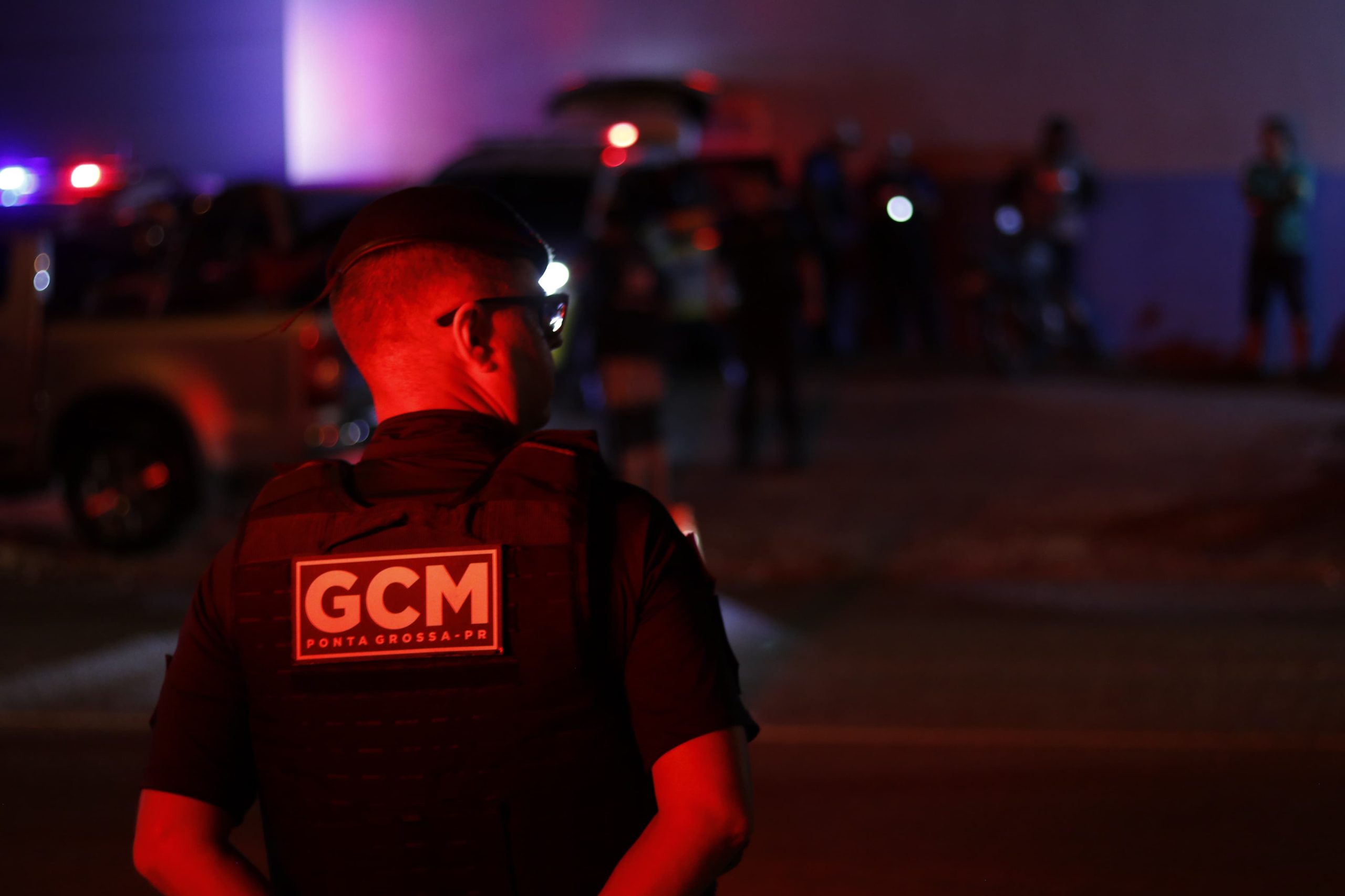 Homem bebe, agride a mulher, e acaba preso em PG
