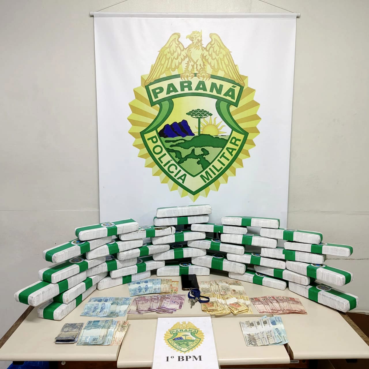 PM apreende mais de 23 kg de maconha em veículo na região do Distrito Industrial, em Ponta Grossa