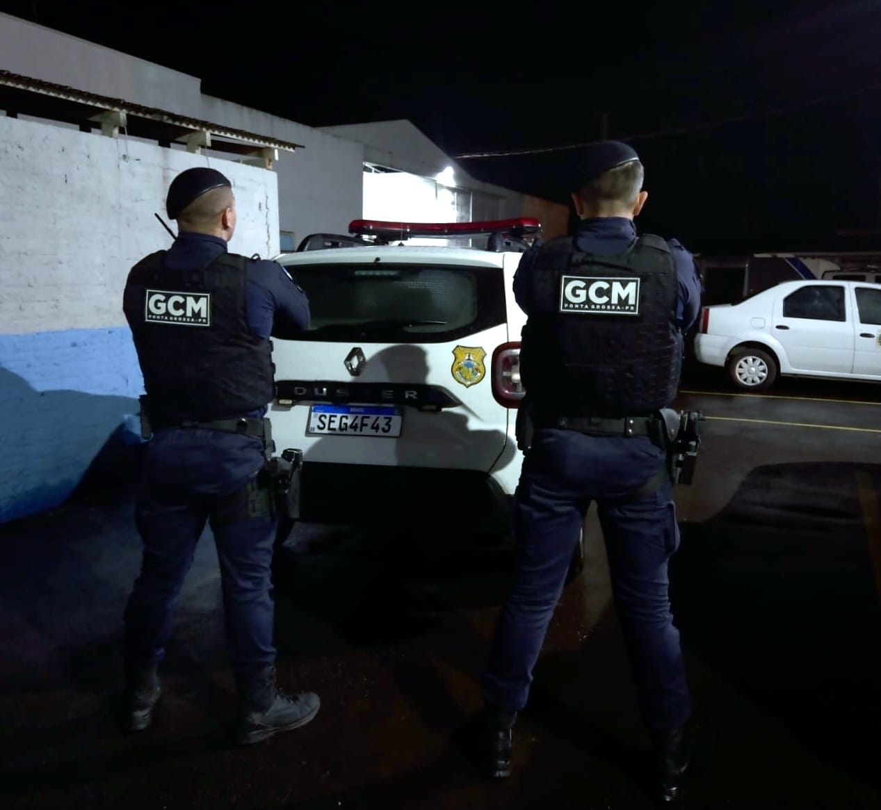 Homem devendo R$ 15 mil de pensão alimentícia é preso em PG; ação da Guarda Municipal prendeu outros dois