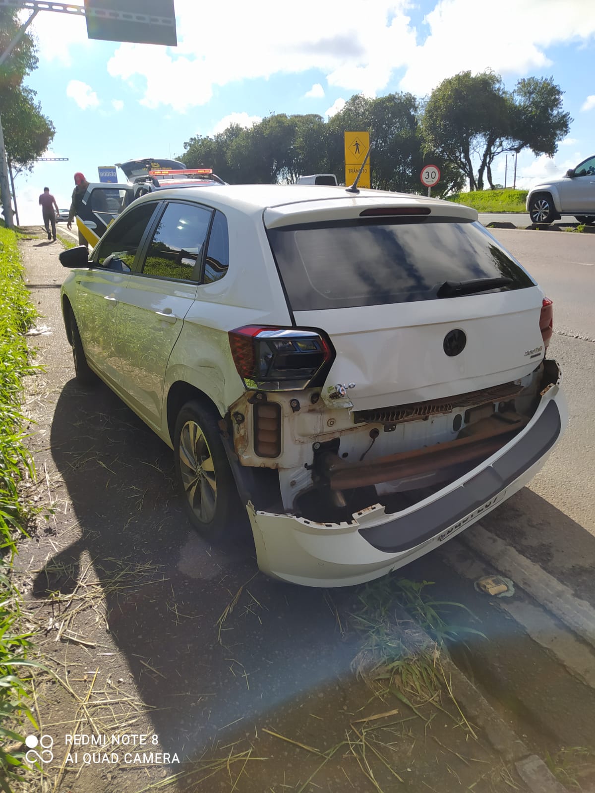 Colisão traseira entre e carro e caminhão é registrada em rodovia de Ponta Grossa