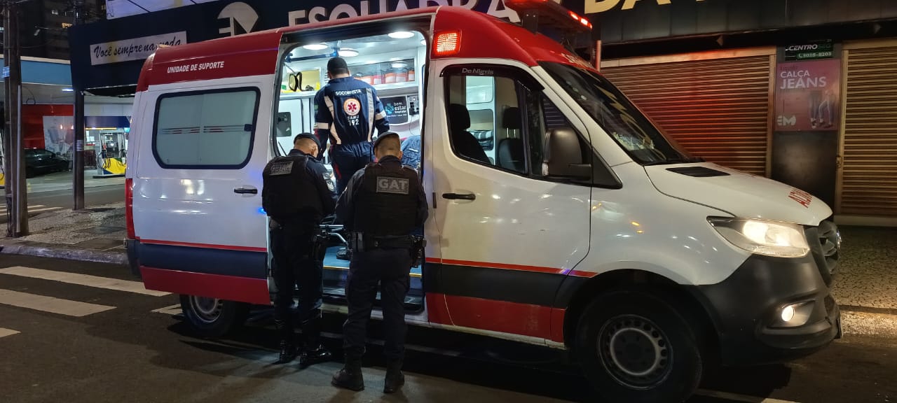 Guarda municipais prestam auxílio a mulher que passava mal no centro de PG