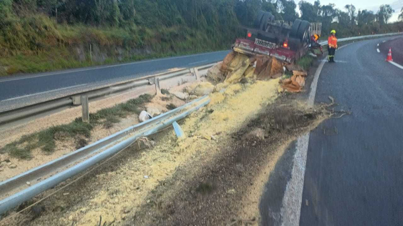 Acidente com caminhão deixa um morto na BR-376