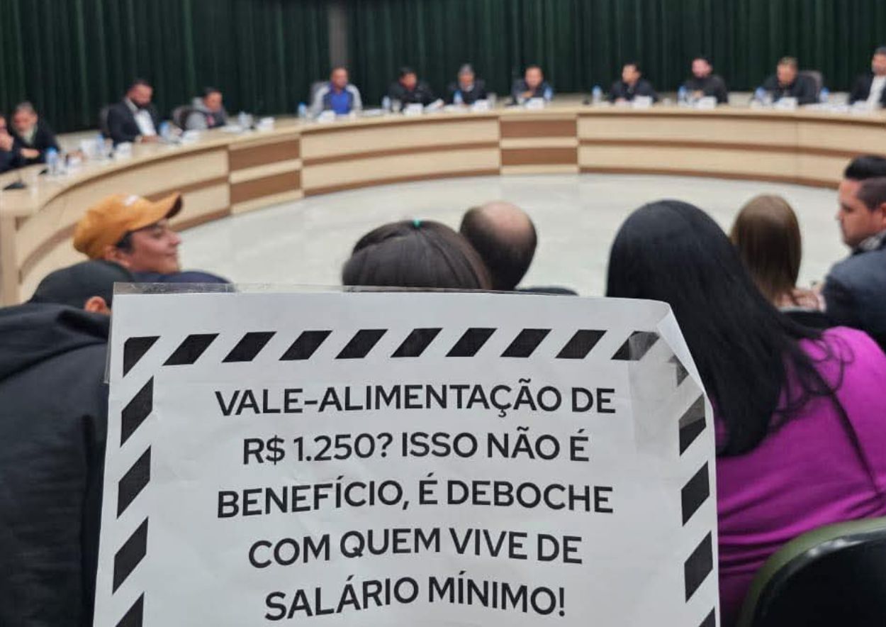 Câmara de vereadores de Jaguariaíva cancela sessão após manifestação sobre aumento de vale-alimentação