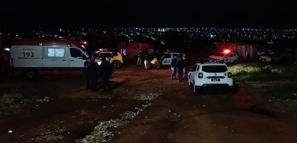 Homem é baleado com três tiros em frente à residência  no “Andorinhas” em Ponta Grossa