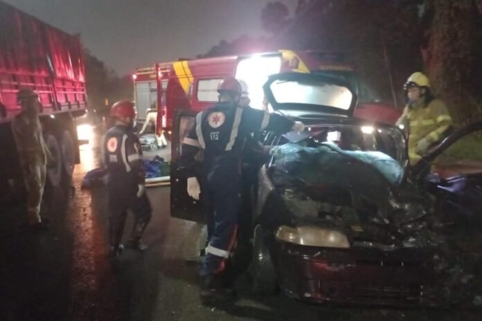 Acidente envolvendo carreta de Ponta Grossa deixa dois feridos graves na BR-277