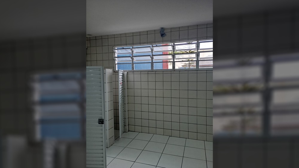 Colégio do PR causa polêmica após colocar câmeras de vigilância em banheiros dos alunos; Seed manda retirar aparelhos