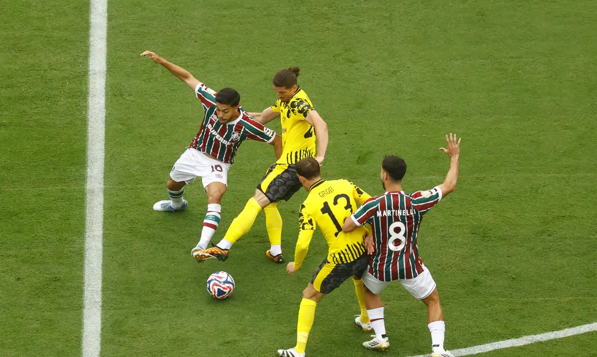 Fluminense domina Borussia, mas fica no 0 a 0 na estreia do Mundial de Clubes