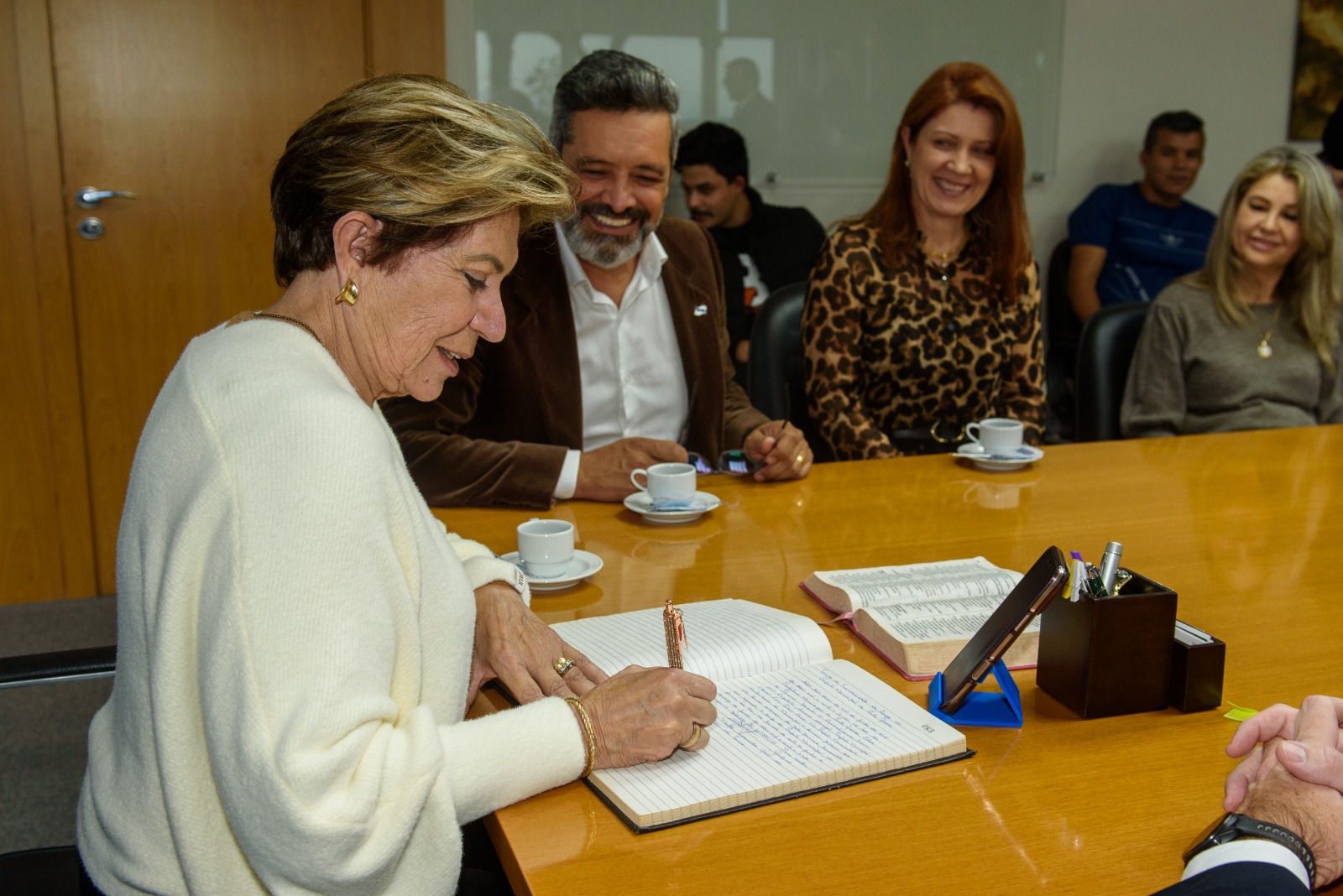 Prefeita Elizabeth transmite cargo para Pastor Moisés Faria