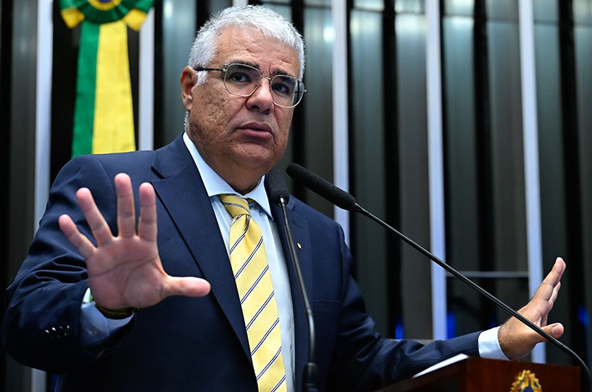 Senador diz que maioria da população tem vergonha do STF
