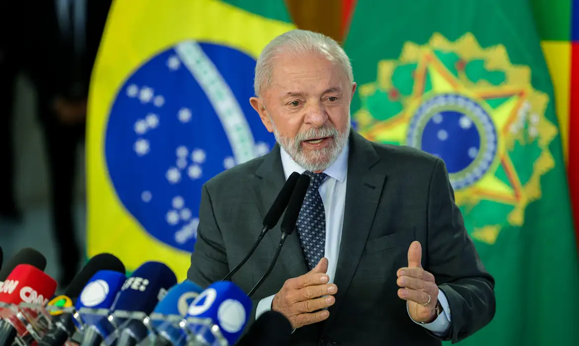Lula atribui fraudes bilionárias no INSS à gestão anterior e promete punição