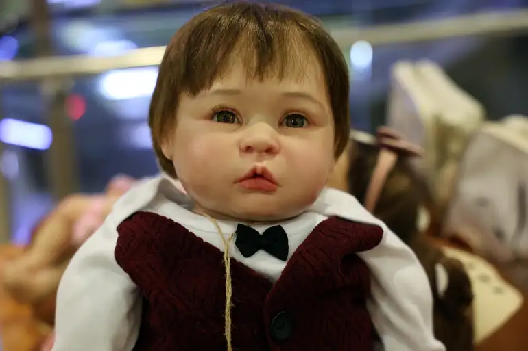Lei que proíbe uso de bebê reborn para furar fila é sancionada e pode multar em mais de R$ 5 mil em Ponta Grossa