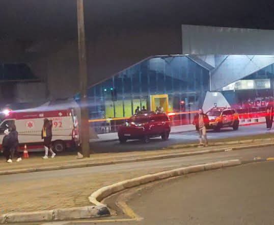 Homem com crise de pânico invade armado Rodoviária de PG