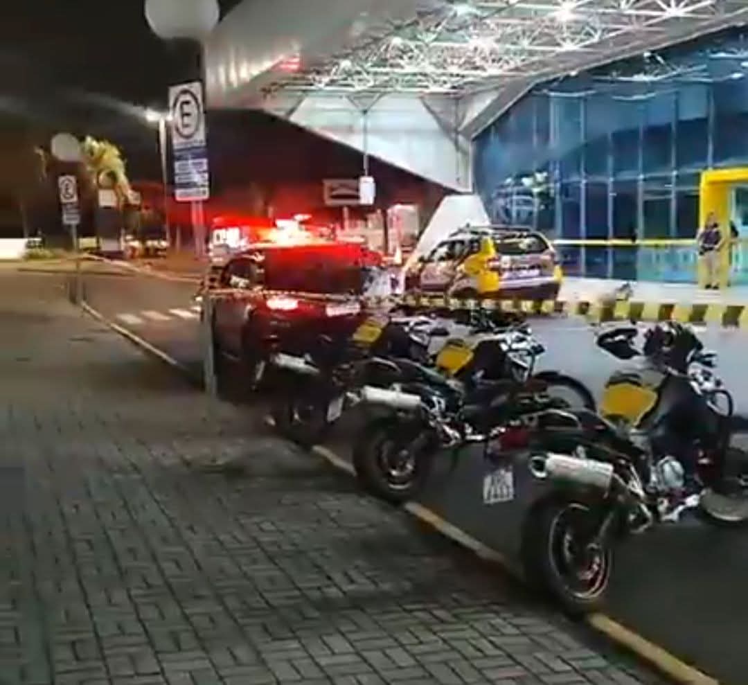 Homem em surto e armado na rodoviária é contido por policiais