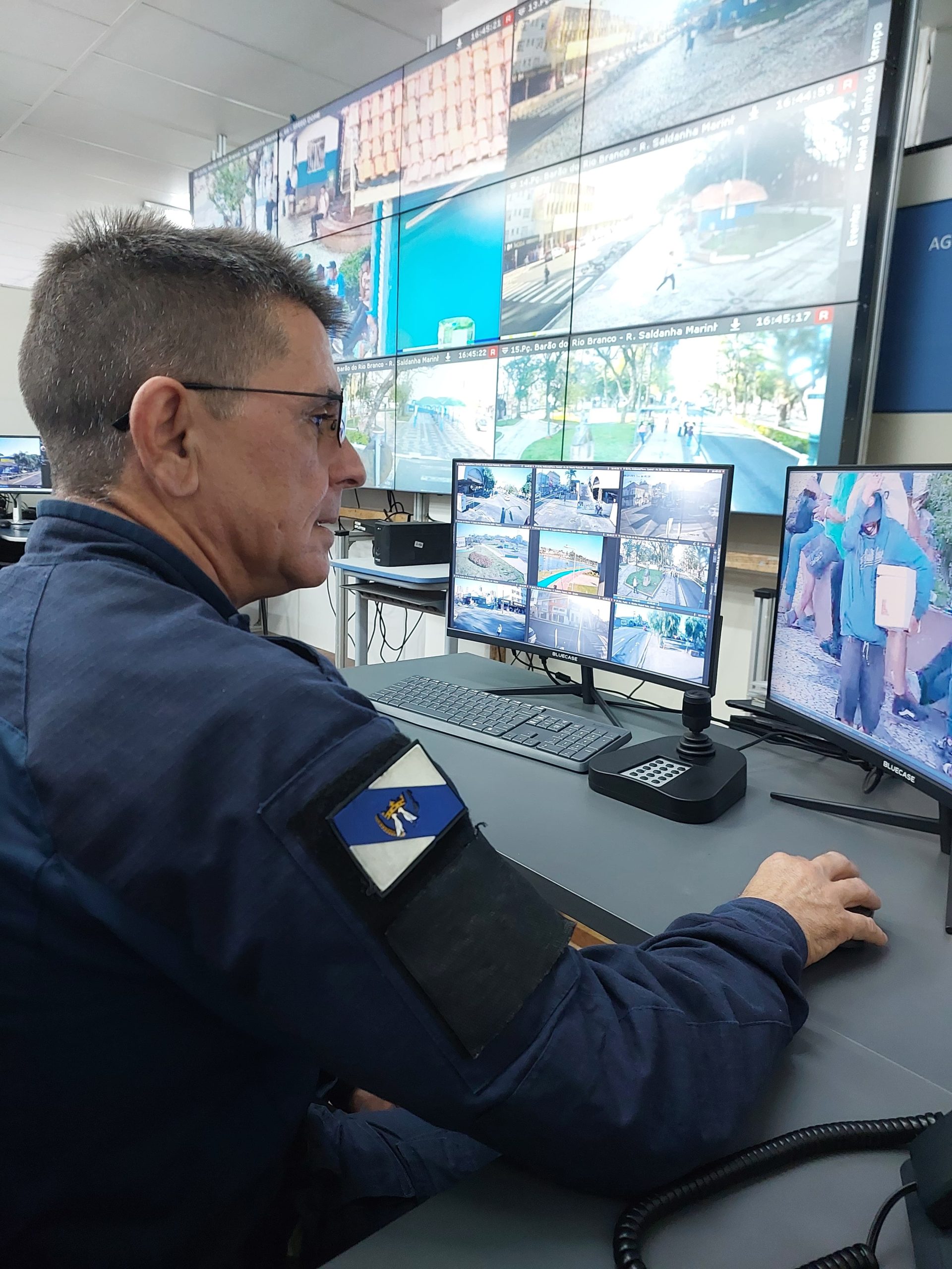 Homem é preso após furar pneu de viatura da GCM