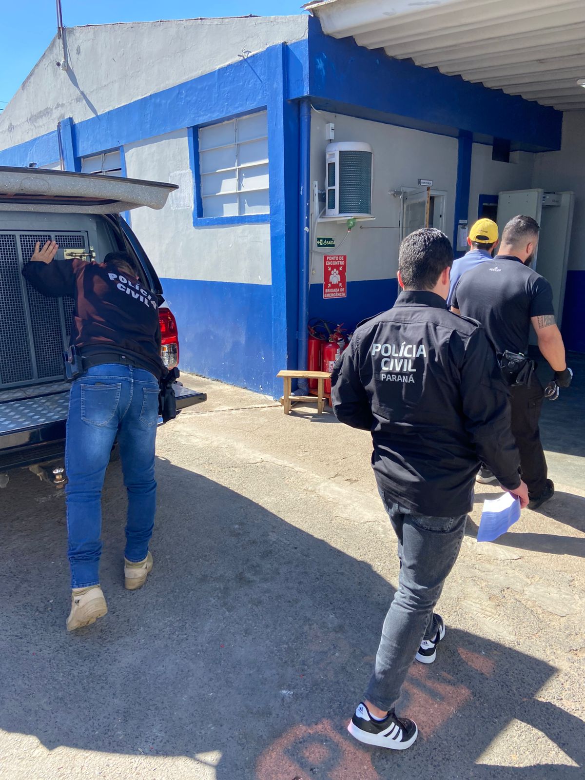 Polícia Civil prende irmã e estrupador de mulher com depressão em Castro; suspeitos gravaram a situação