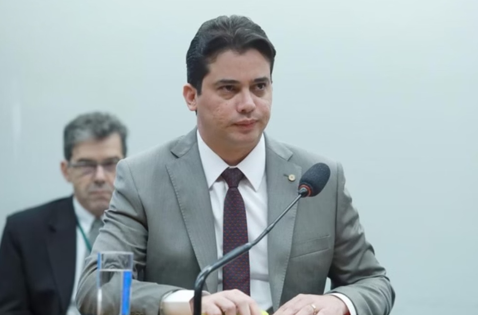 Deputado Federal é alvo de busca da PF por desvios e fraude em licitação