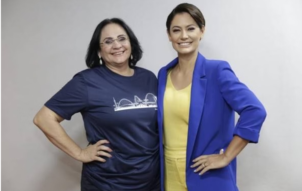 Senadora Damares Alves diz que PF constrangeu Michele Bolsonaro que estava de pijama durante ação