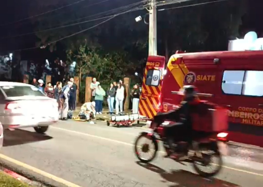 Motociclista fica gravemente ferido após acidente na Av. Carlos Cavalcanti, no bairro Uvaranas
