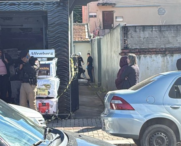Polícia investiga suspeita de latrocínio após corpo ser encontrado em beco no centro de Jaguariaíva