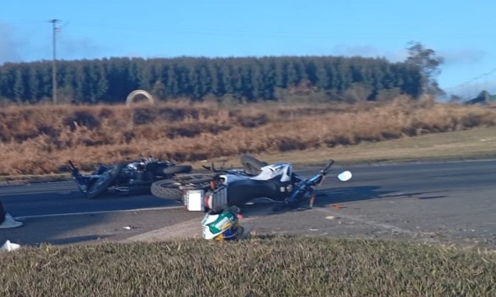 Colisão entre motos na PR-151 deixa duas pessoas feridas