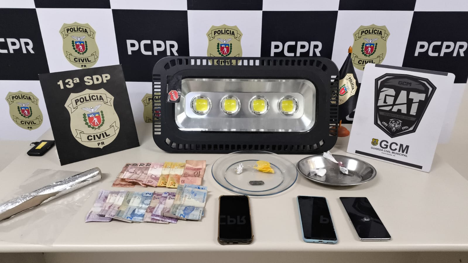 Duas ações contra o tráfico de drogas em poucas horas terminam com prisões e apreensões na ‘Coronel Cláudio’