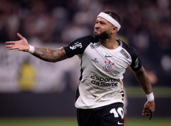 Crise financeira pode acelerar saída de Memphis Depay do Corinthians