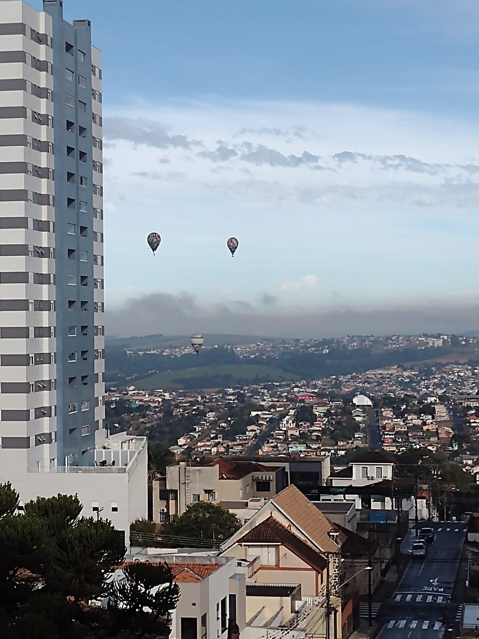 Balões tomam os céus de Ponta Grossa e anunciam início do Festival de Balonismo