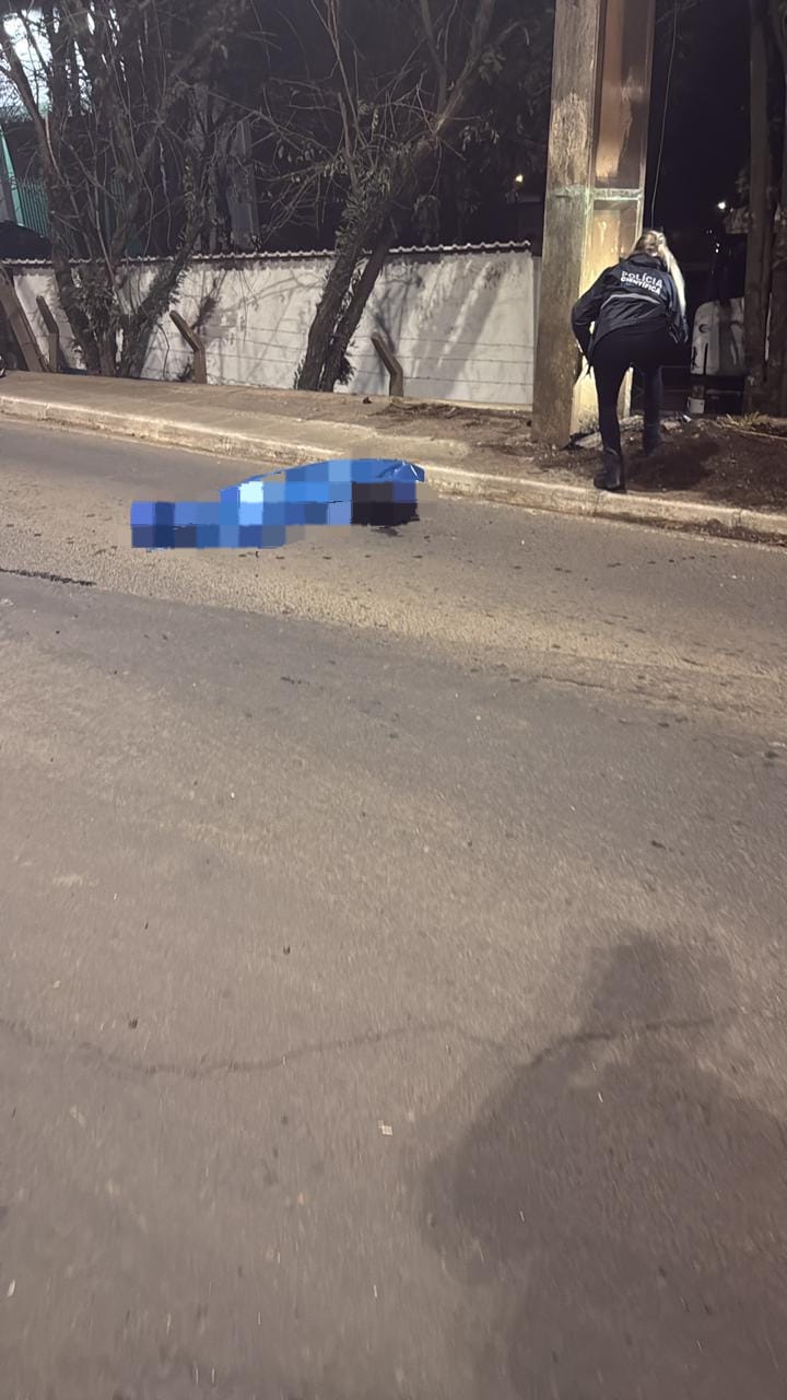 Motociclista morre ao colidir com poste em rodovia da região