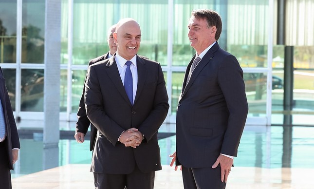 Moraes decide não prender Bolsonaro por descumprimento de cautelar