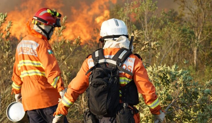 Dias secos e de sol aumentam ainda mais o risco de incêndios causados por balões