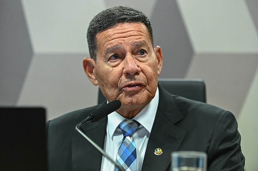 Comissão retoma análise de MP que aumenta salários dos militares