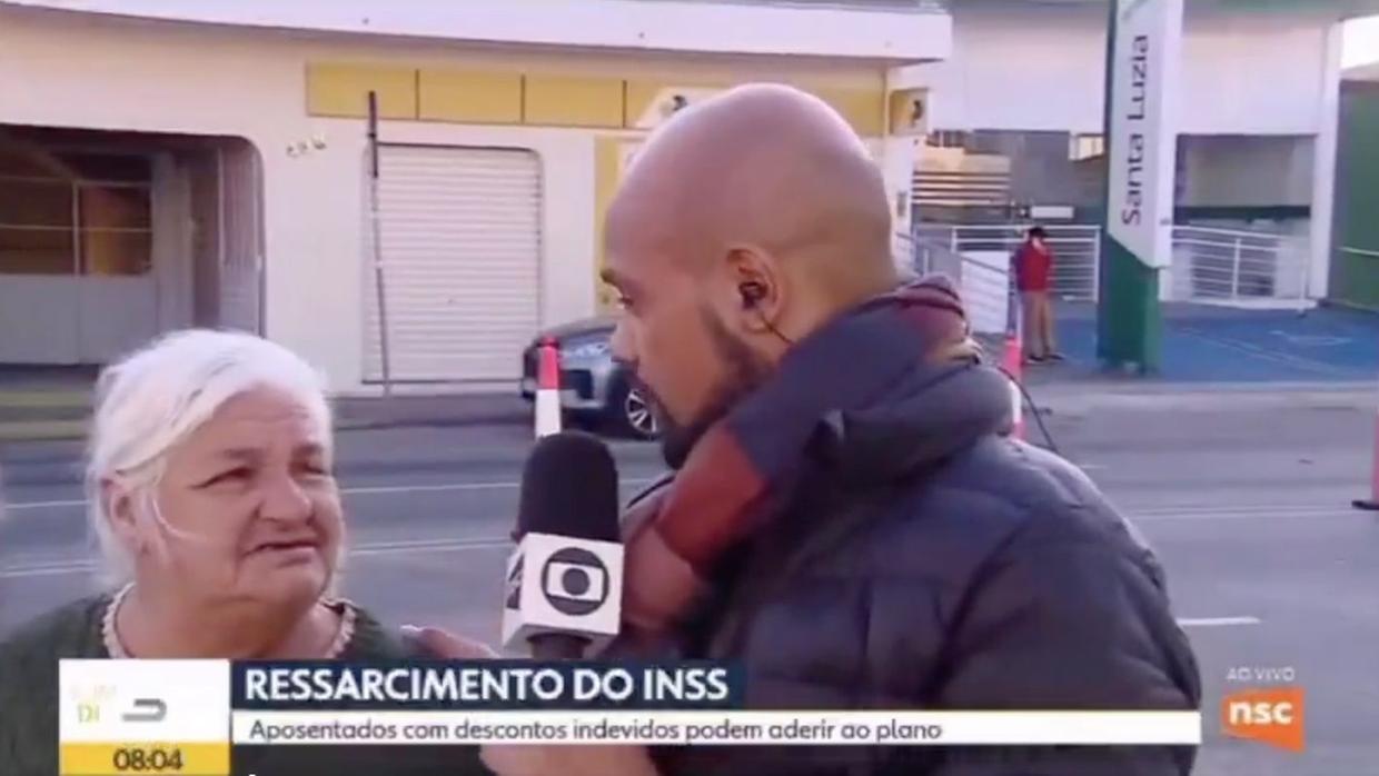 VÍDEO: Repórter interrompe gravação para ajudar idosa e gesto comove nas redes sociais