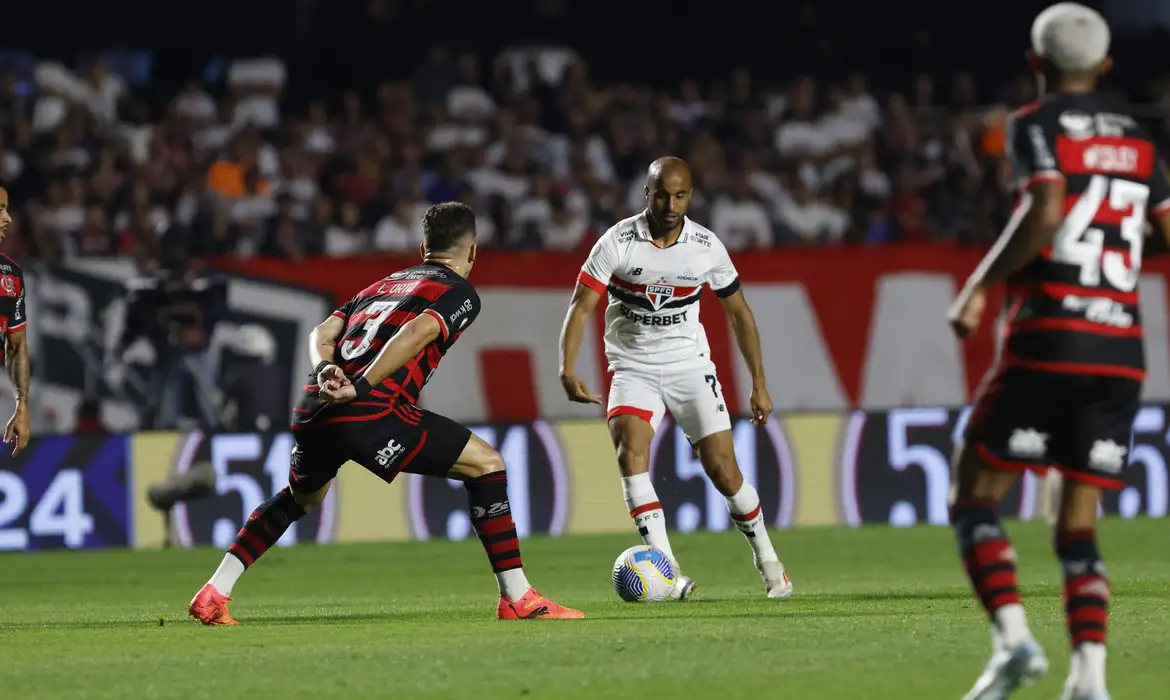 Brasileirão: Flamengo x São Paulo neste sábado, veja onde assistir