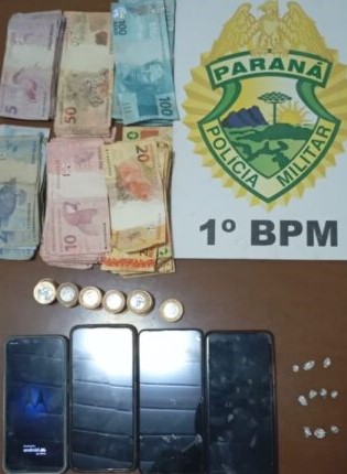 Polícia Militar realiza duas prisões por tráfico de drogas na mesma rua em poucas horas de diferença